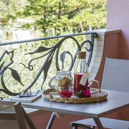 Laura - Antico Borgo Di Sicilia Milici