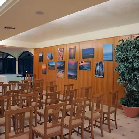 Laura - Antico Borgo Di Sicilia 4*
