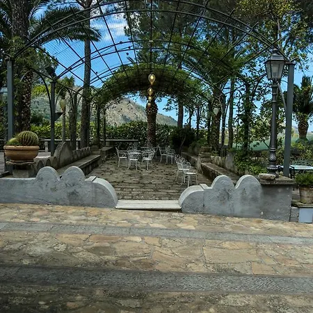 Laura - Antico Borgo Di Sicilia Hotel