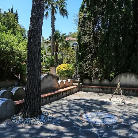 Laura - Antico Borgo Di Sicilia Hotel 4*