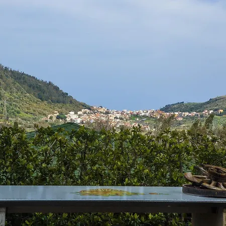 Laura - Antico Borgo Di Sicilia