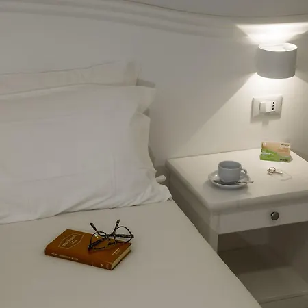 Laura - Antico Borgo Di Sicilia 4*