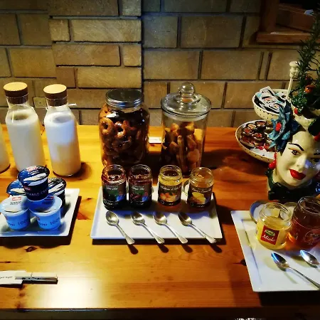 Laura - Antico Borgo Di Sicilia 4*