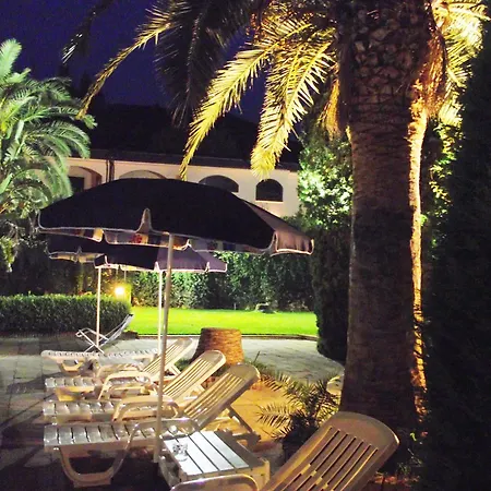 Laura - Antico Borgo Di Sicilia 4*