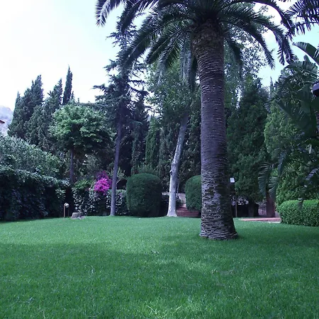 Laura - Antico Borgo Di Sicilia Milici