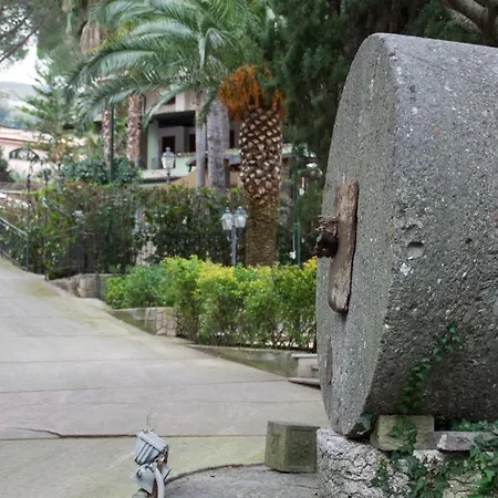 Laura - Antico Borgo Di Sicilia Hotel