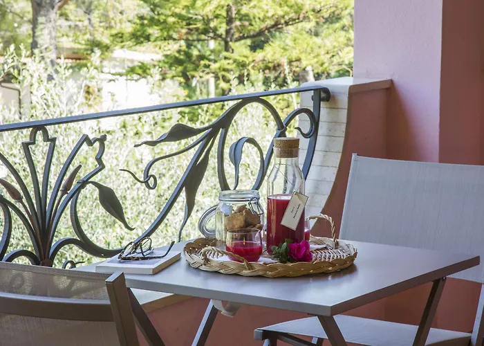 Laura - Antico Borgo Di Sicilia Milici