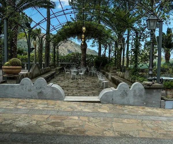 Laura - Antico Borgo Di Sicilia Hotel