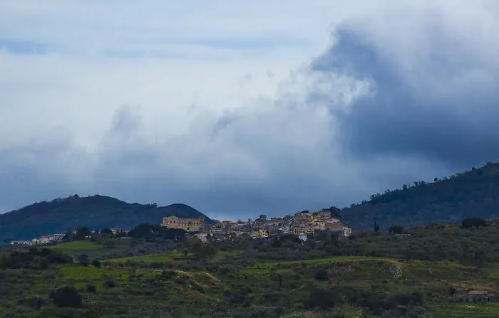 Laura - Antico Borgo Di Sicilia