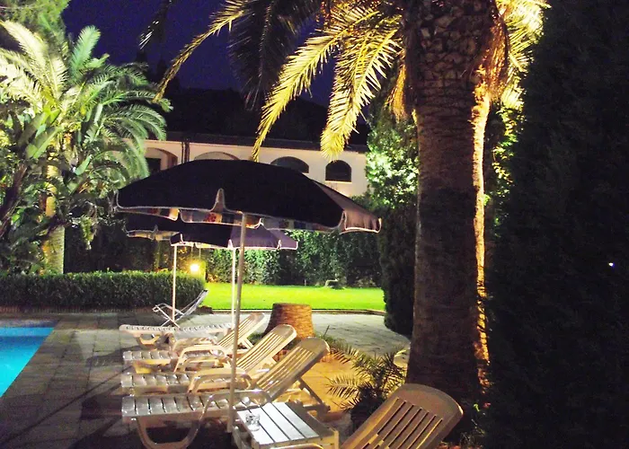 Laura - Antico Borgo Di Sicilia 4*
