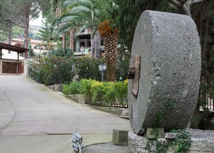 Laura - Antico Borgo Di Sicilia Hotel