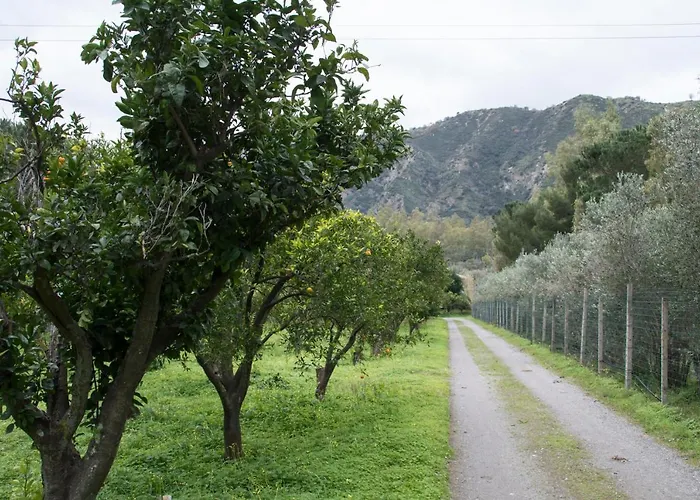 Laura - Antico Borgo Di Sicilia 4*